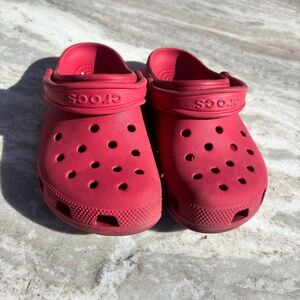 Red crocs 4-6